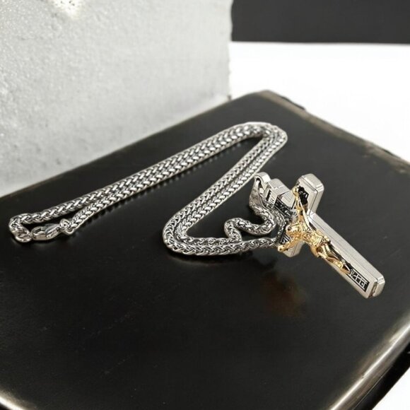 Catholic Holy Jesus Christ on INRI Cross Crucifix Pendant Necklace 22+2 Chain - Picture 2 of 6